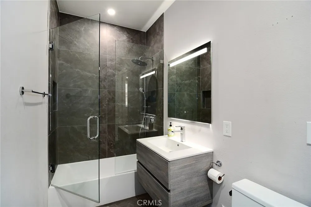 5216 Yarmouth Avenue #307 Encino, CA 91316