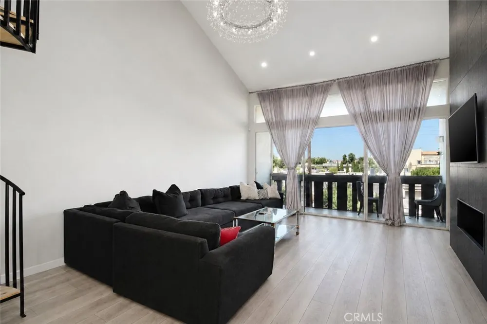 5216 Yarmouth Avenue #307 Encino, CA 91316