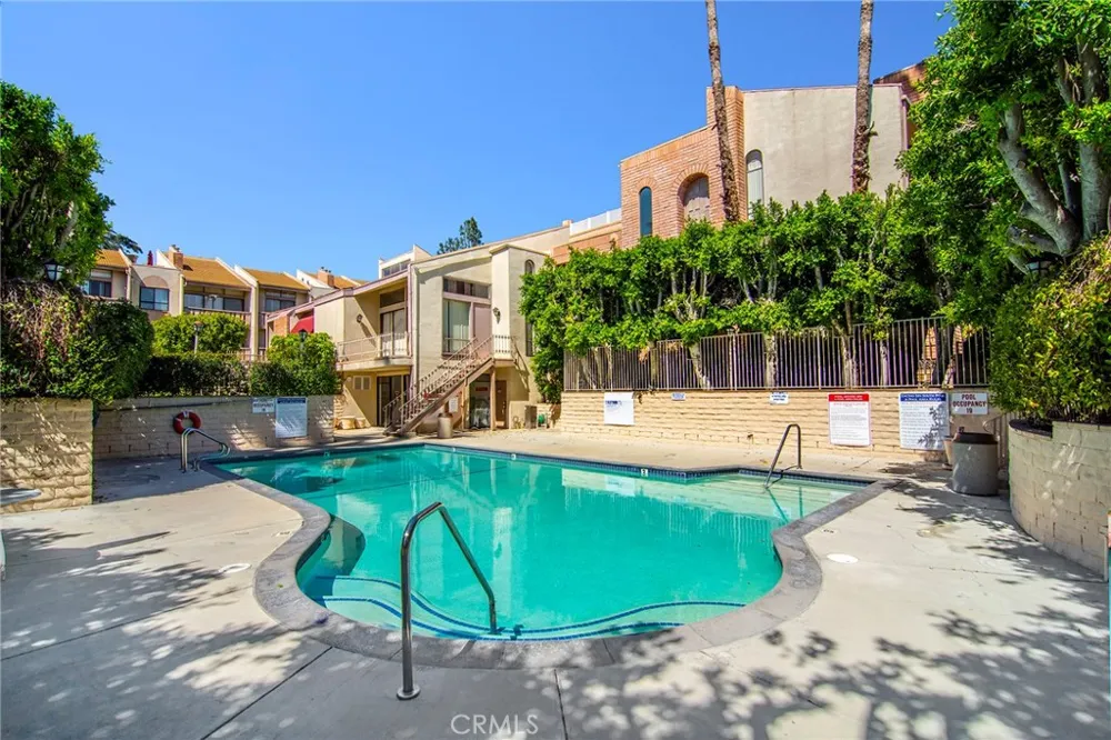 5216 Yarmouth Avenue #307 Encino, CA 91316