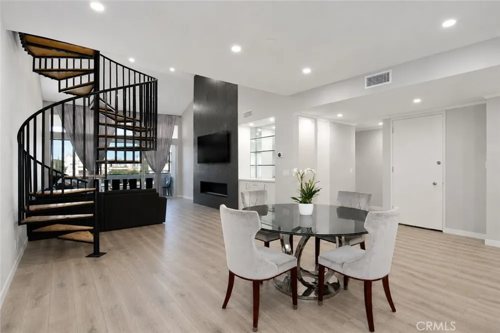 5216 Yarmouth Avenue #307 Encino, CA 91316