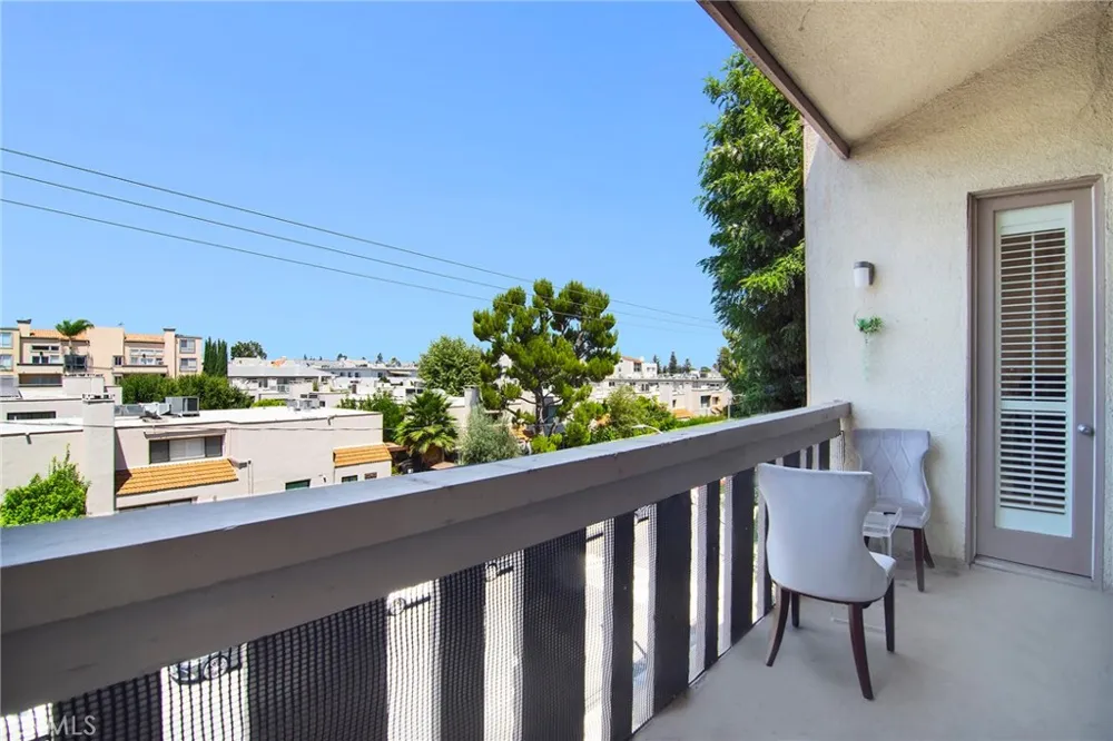 5216 Yarmouth Avenue #307 Encino, CA 91316
