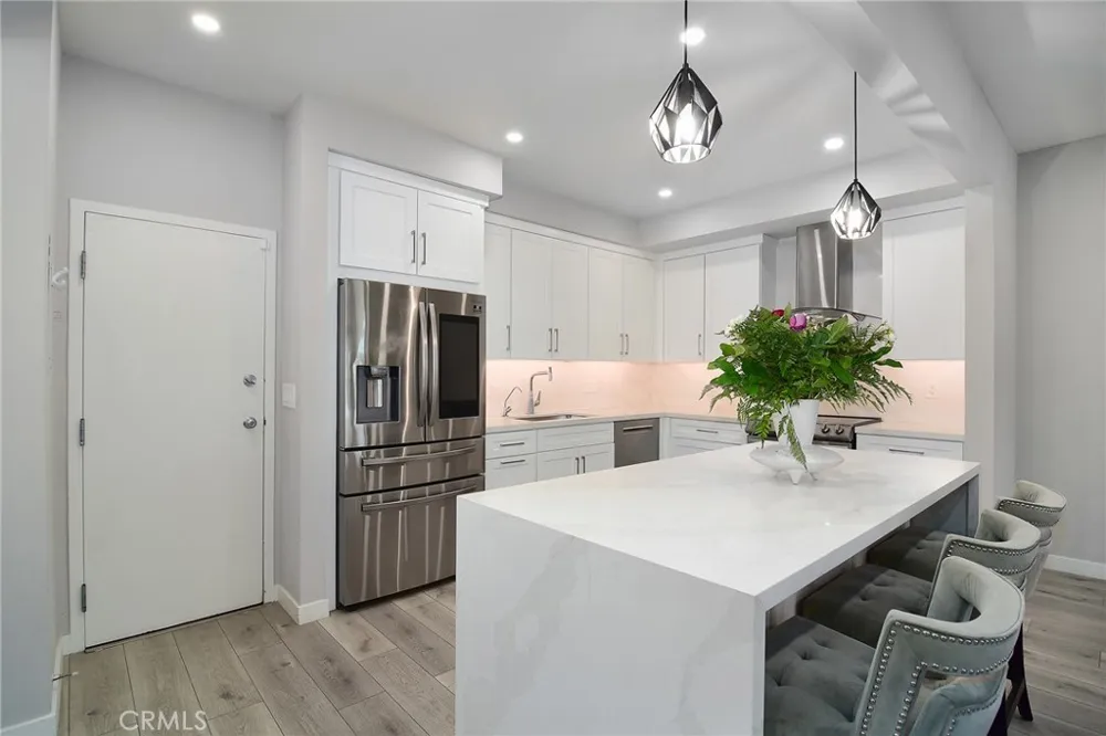 5216 Yarmouth Avenue #307 Encino, CA 91316