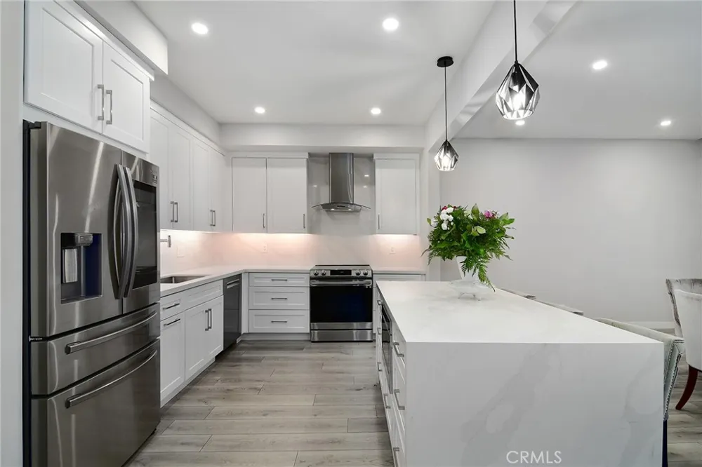 5216 Yarmouth Avenue #307 Encino, CA 91316