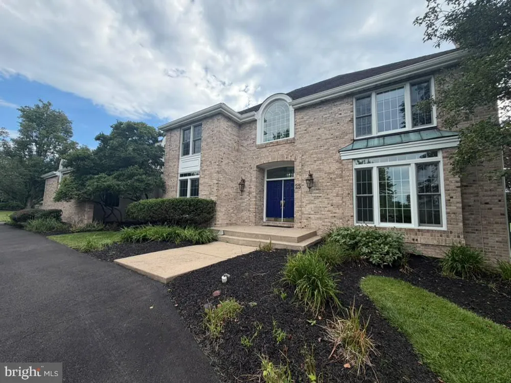 25 SANDTRAP CIRCLE Warminster, PA 18974