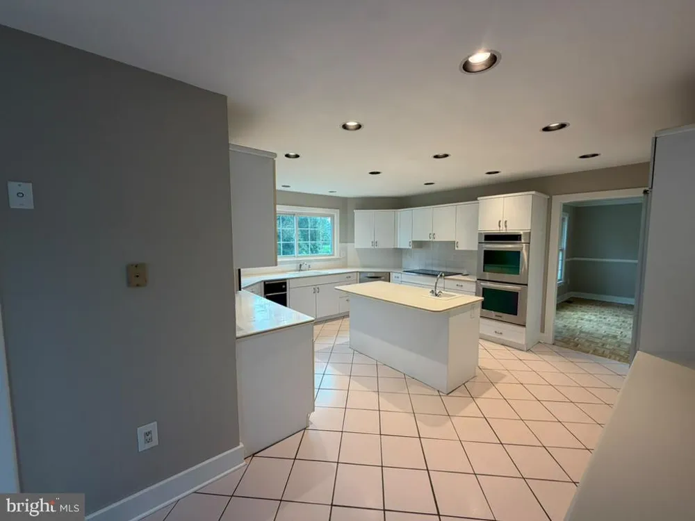 25 SANDTRAP CIRCLE Warminster, PA 18974