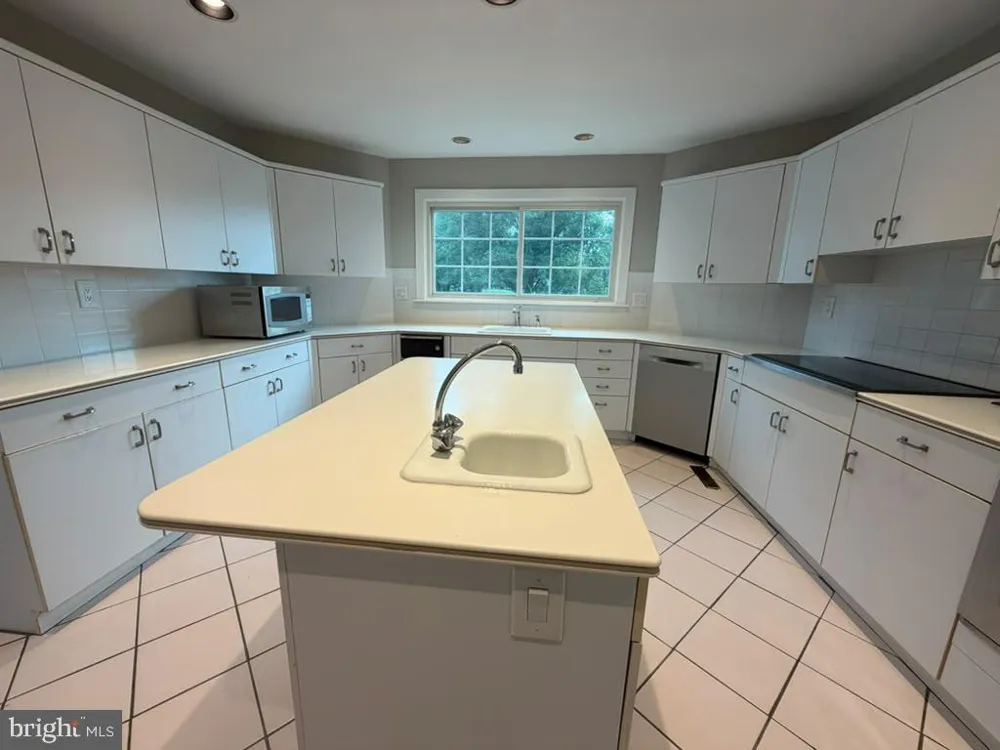 25 SANDTRAP CIRCLE Warminster, PA 18974