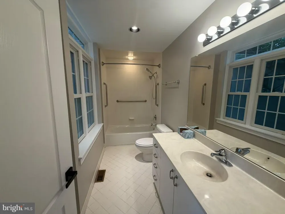 25 SANDTRAP CIRCLE Warminster, PA 18974