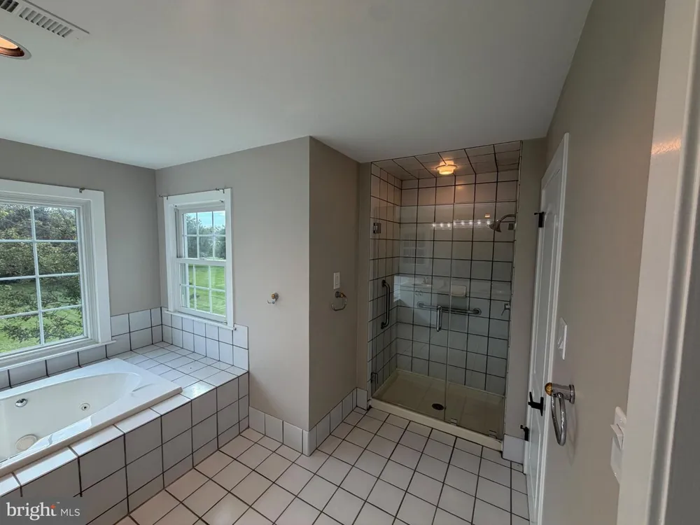 25 SANDTRAP CIRCLE Warminster, PA 18974