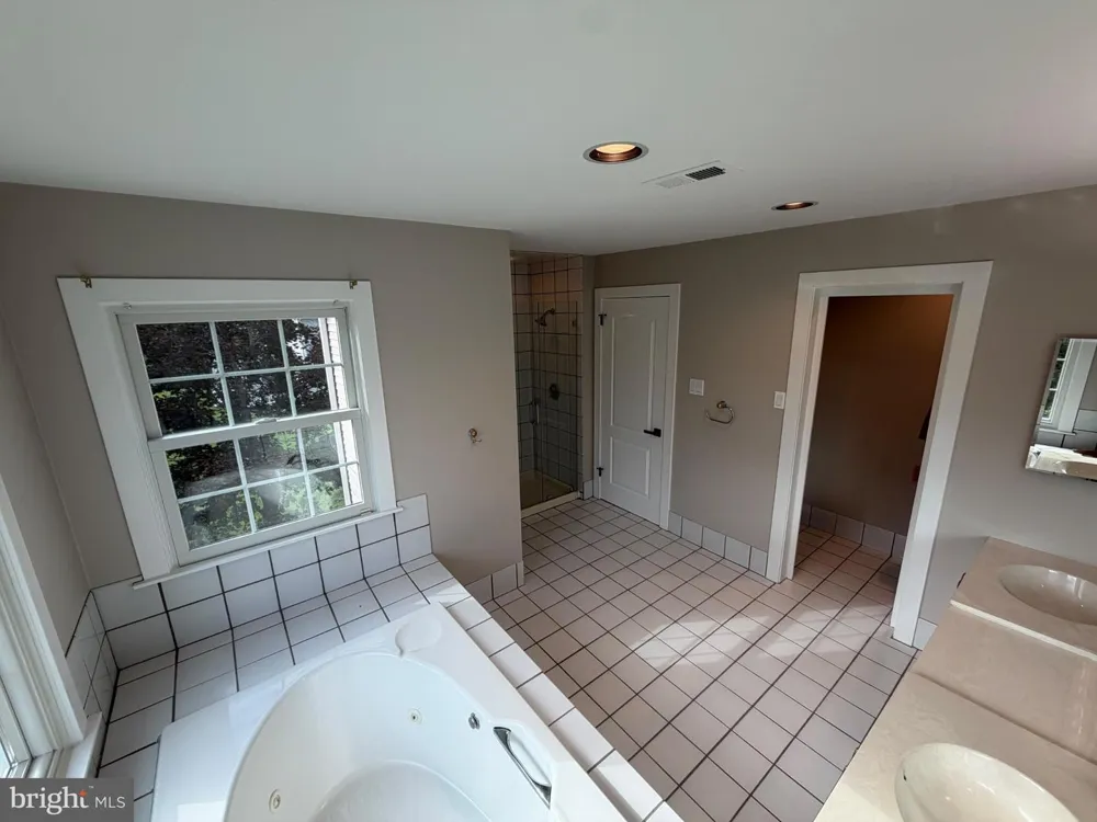25 SANDTRAP CIRCLE Warminster, PA 18974