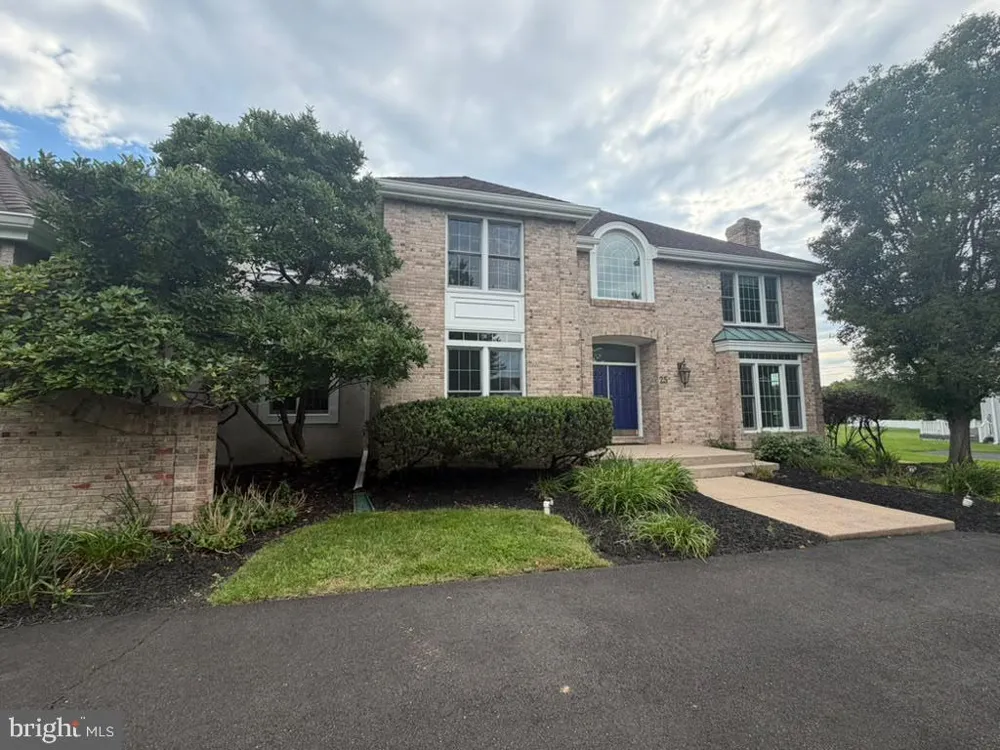 25 SANDTRAP CIRCLE Warminster, PA 18974