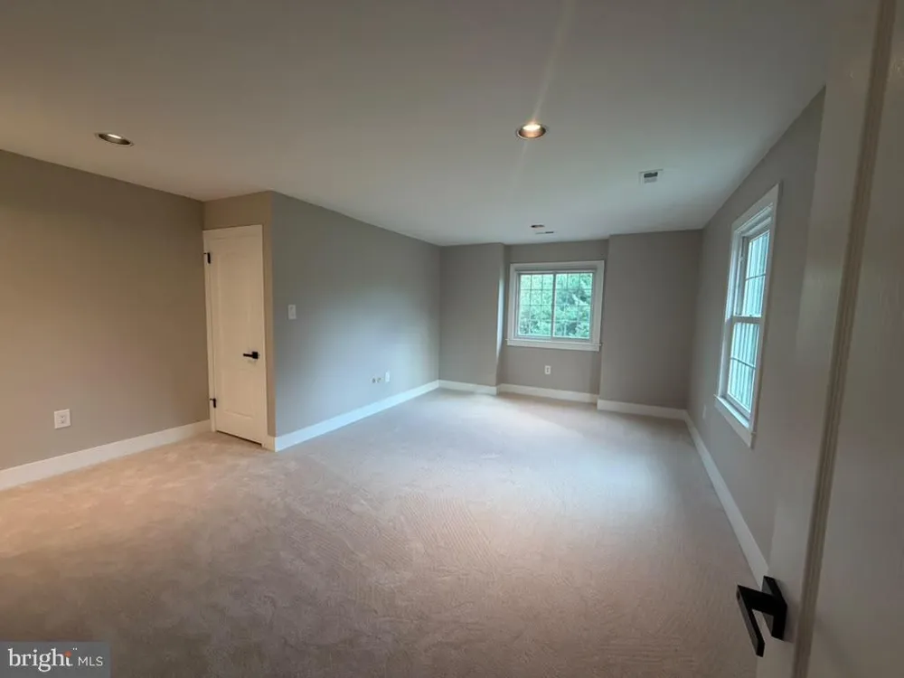 25 SANDTRAP CIRCLE Warminster, PA 18974