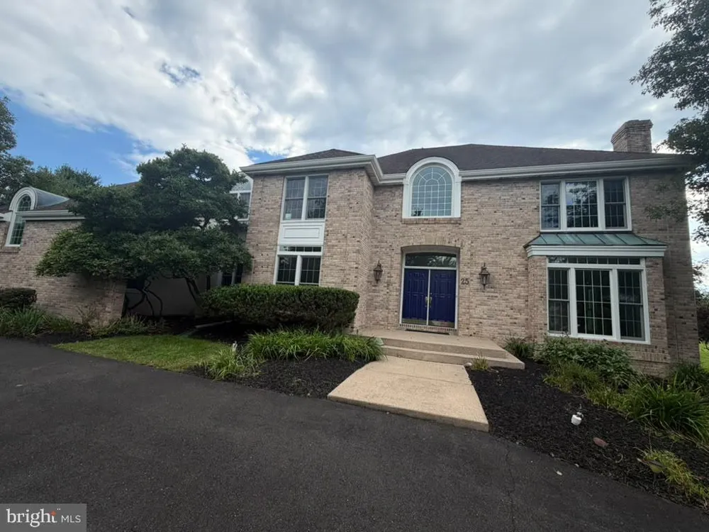 25 SANDTRAP CIRCLE Warminster, PA 18974