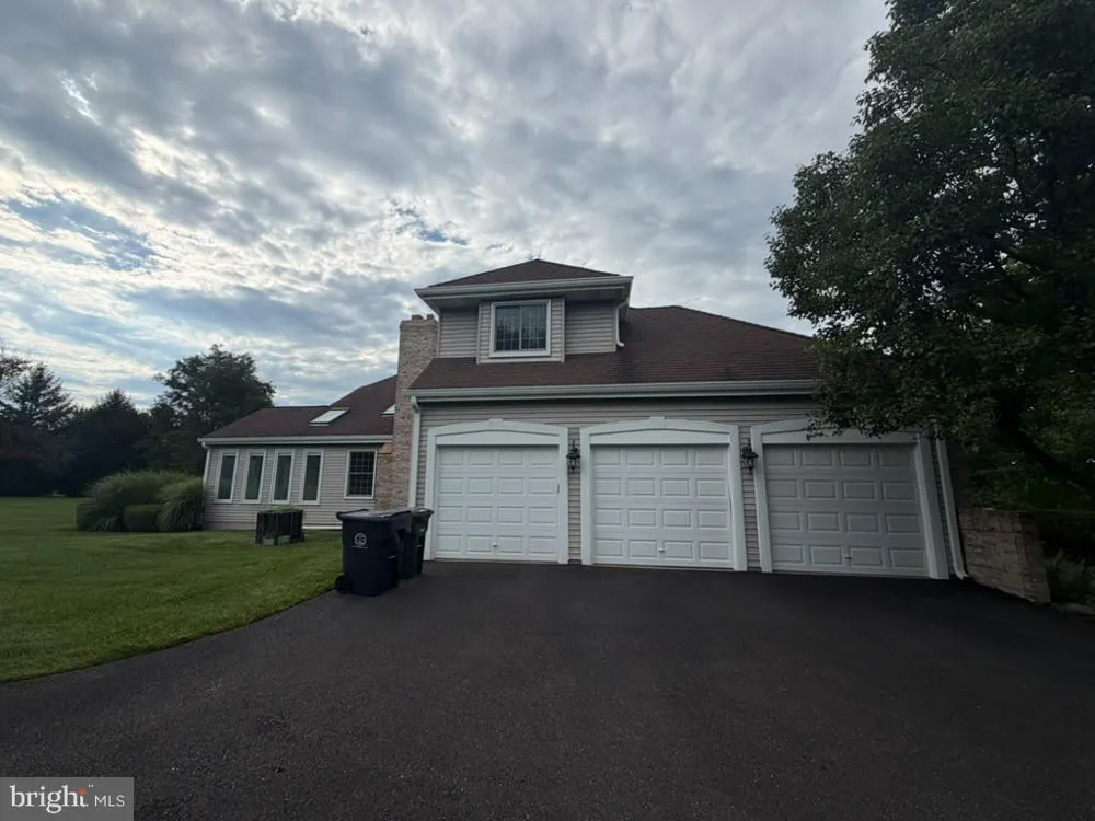 25 SANDTRAP CIRCLE Warminster, PA 18974
