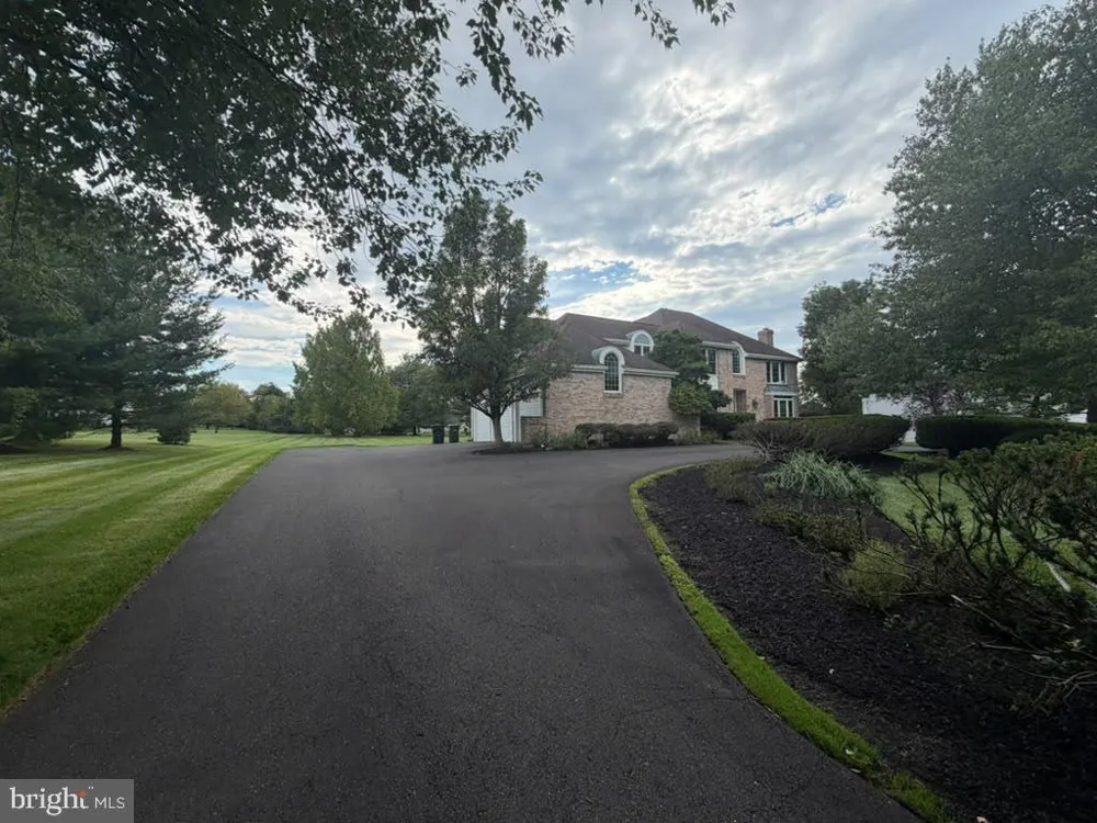 25 SANDTRAP CIRCLE Warminster, PA 18974