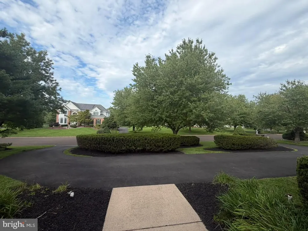 25 SANDTRAP CIRCLE Warminster, PA 18974