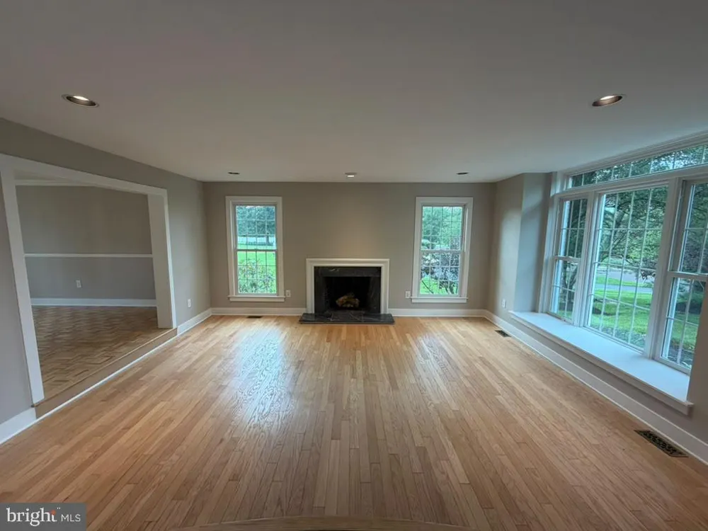 25 SANDTRAP CIRCLE Warminster, PA 18974