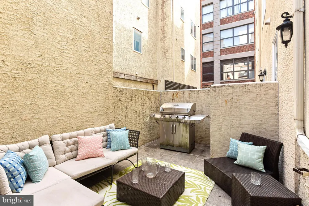 212 S 24TH STREET #2406 Philadelphia, PA 19103