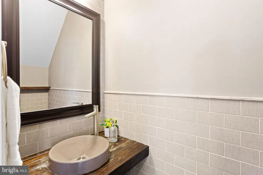 212 S 24TH STREET #2406 Philadelphia, PA 19103