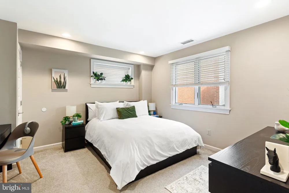 212 S 24TH STREET #2406 Philadelphia, PA 19103