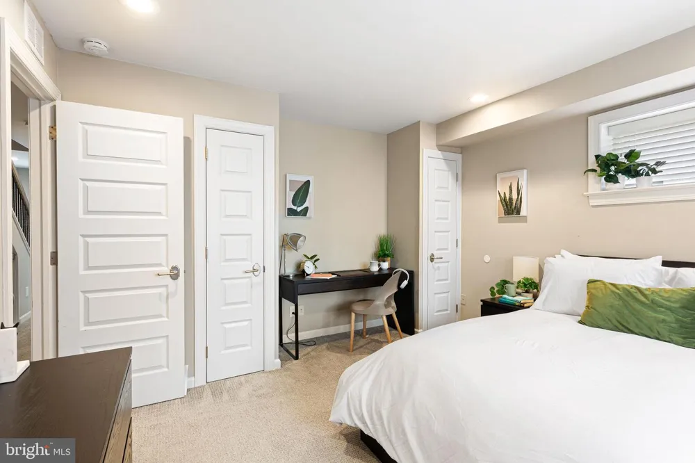 212 S 24TH STREET #2406 Philadelphia, PA 19103