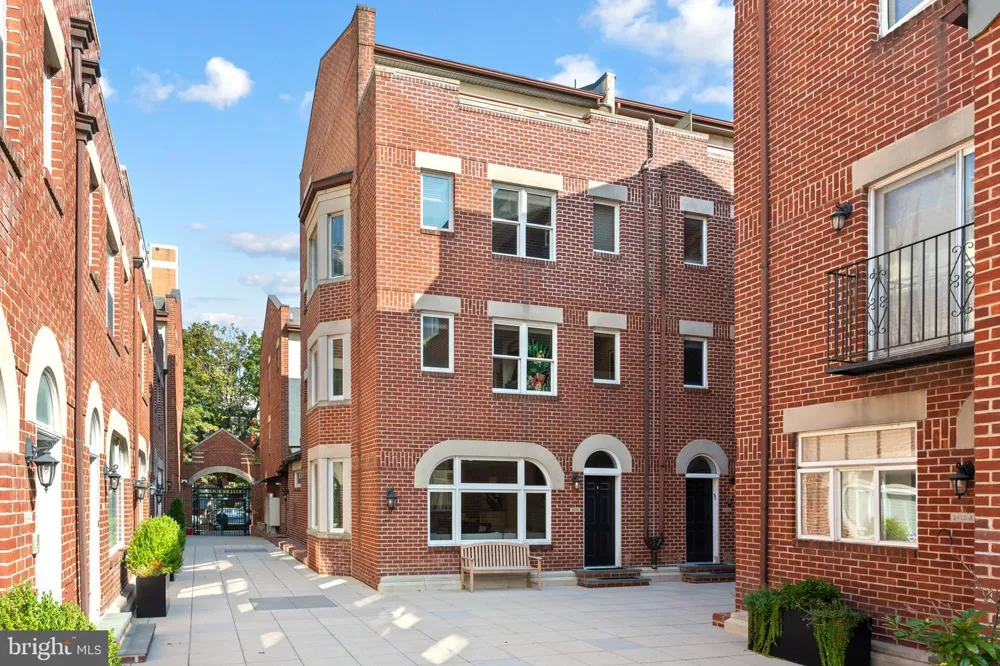 212 S 24TH STREET #2406 Philadelphia, PA 19103