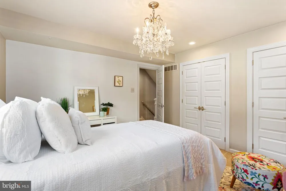 212 S 24TH STREET #2406 Philadelphia, PA 19103