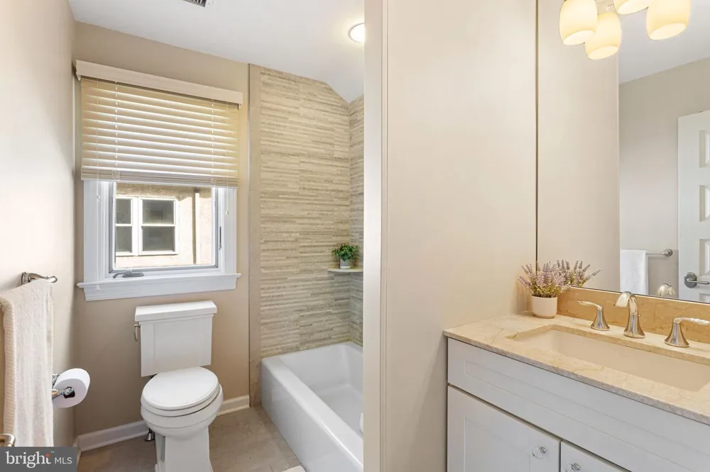 212 S 24TH STREET #2406 Philadelphia, PA 19103