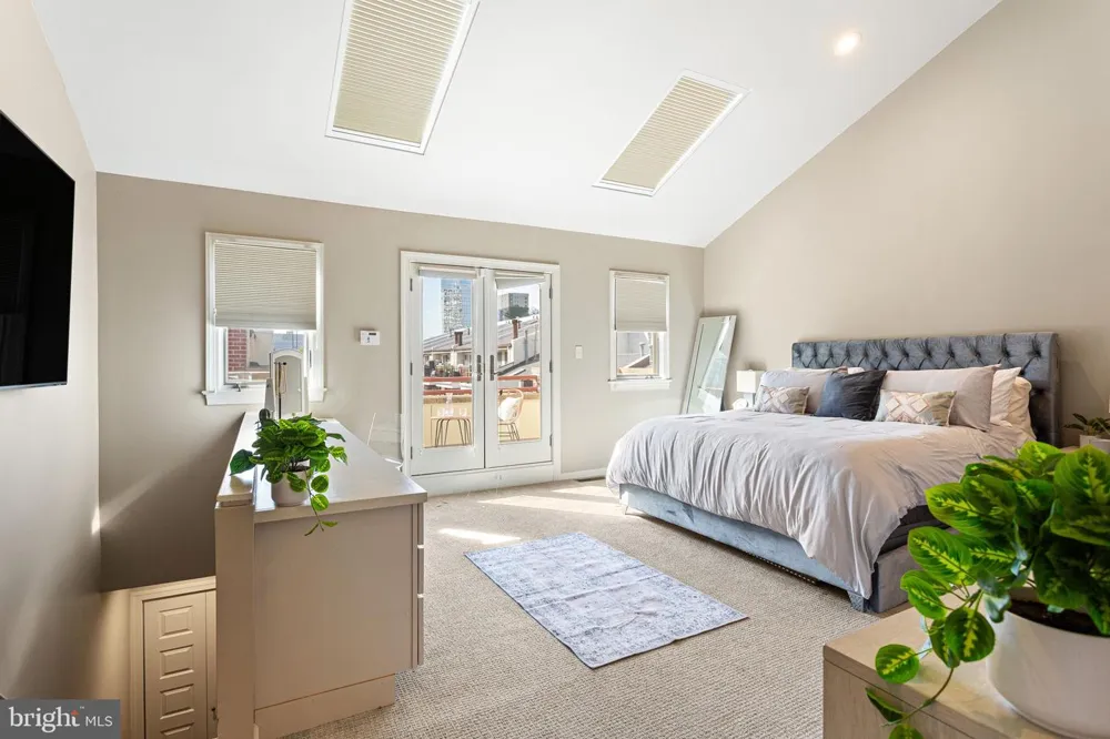 212 S 24TH STREET #2406 Philadelphia, PA 19103