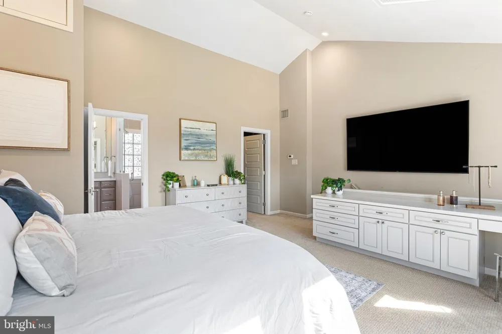 212 S 24TH STREET #2406 Philadelphia, PA 19103
