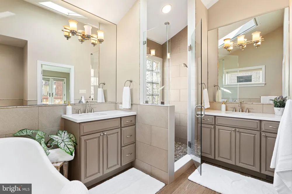 212 S 24TH STREET #2406 Philadelphia, PA 19103