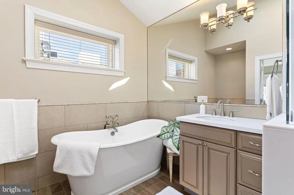 212 S 24TH STREET #2406 Philadelphia, PA 19103