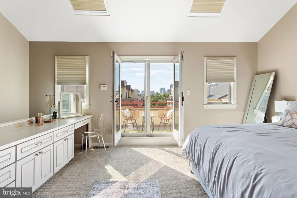 212 S 24TH STREET #2406 Philadelphia, PA 19103