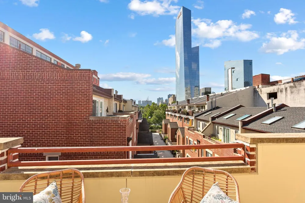 212 S 24TH STREET #2406 Philadelphia, PA 19103
