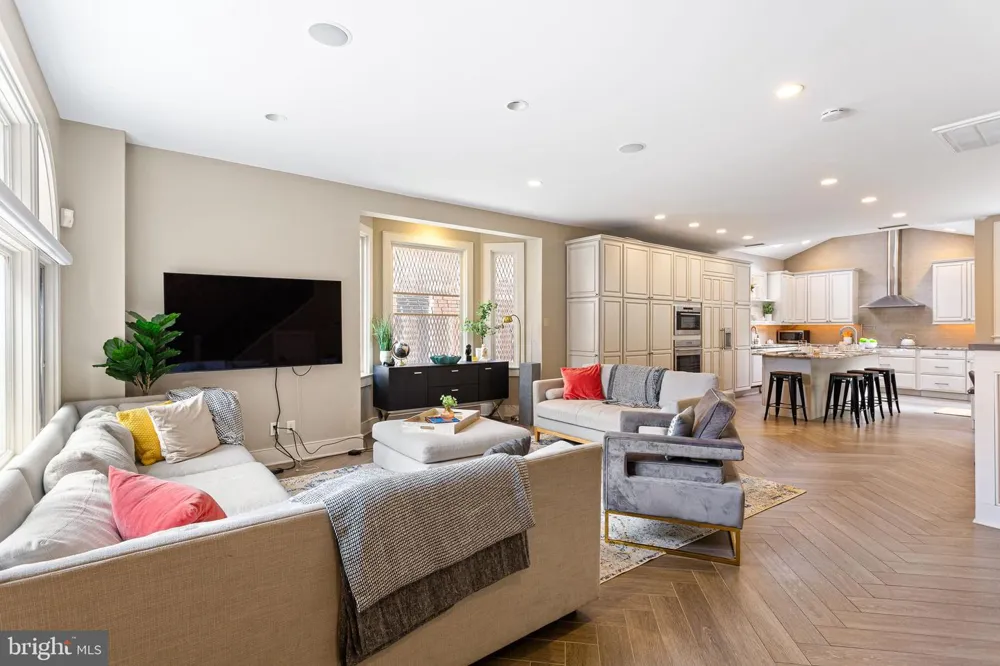 212 S 24TH STREET #2406 Philadelphia, PA 19103