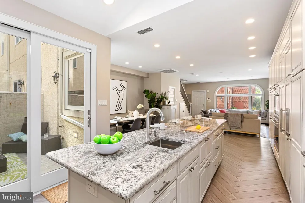 212 S 24TH STREET #2406 Philadelphia, PA 19103