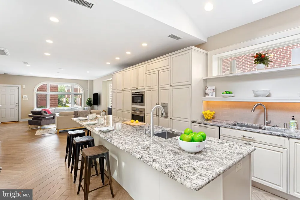 212 S 24TH STREET #2406 Philadelphia, PA 19103