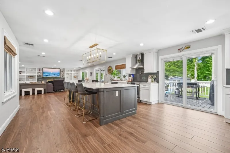 41 Carlos Dr Fairfield, NJ 07004