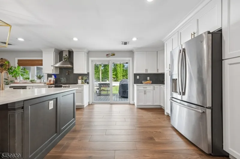 41 Carlos Dr Fairfield, NJ 07004