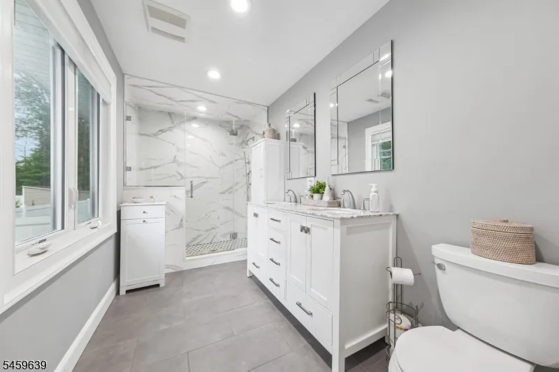41 Carlos Dr Fairfield, NJ 07004