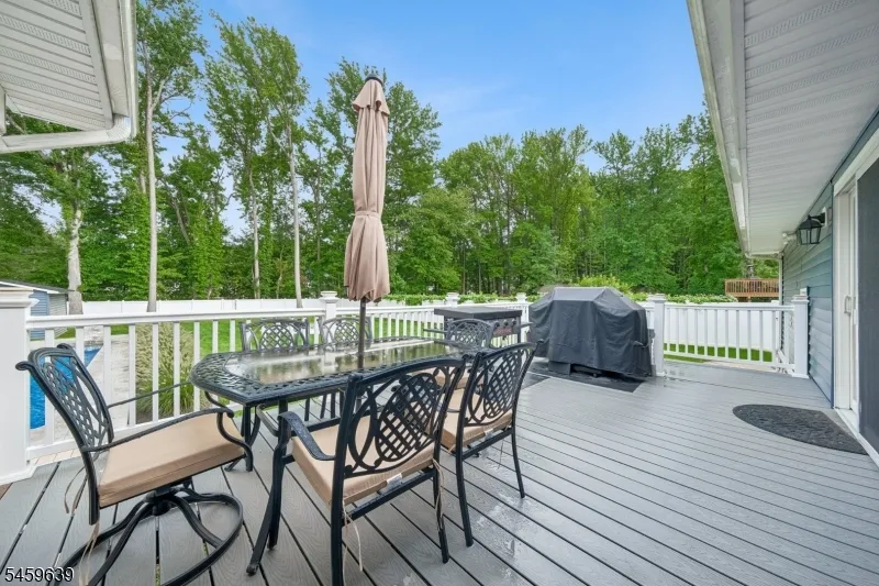41 Carlos Dr Fairfield, NJ 07004