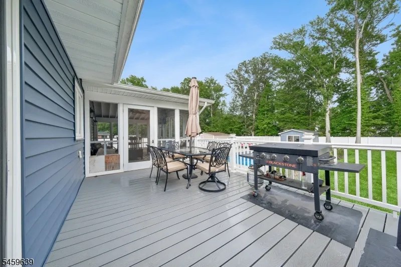 41 Carlos Dr Fairfield, NJ 07004