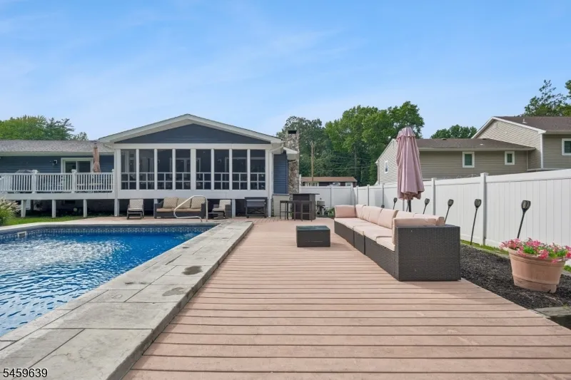 41 Carlos Dr Fairfield, NJ 07004