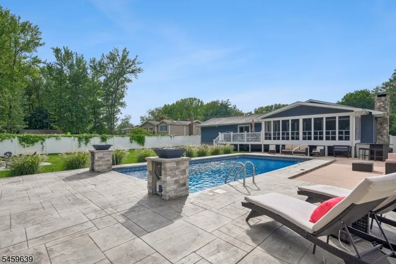 41 Carlos Dr Fairfield, NJ 07004
