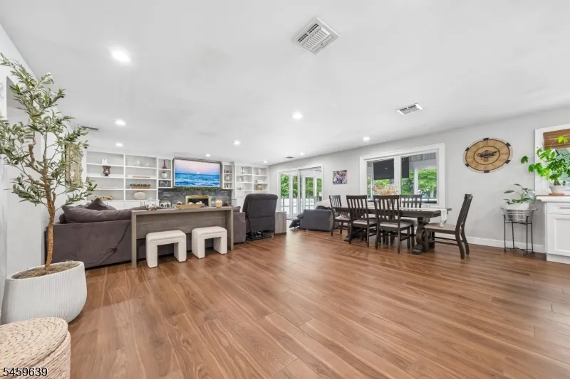 41 Carlos Dr Fairfield, NJ 07004