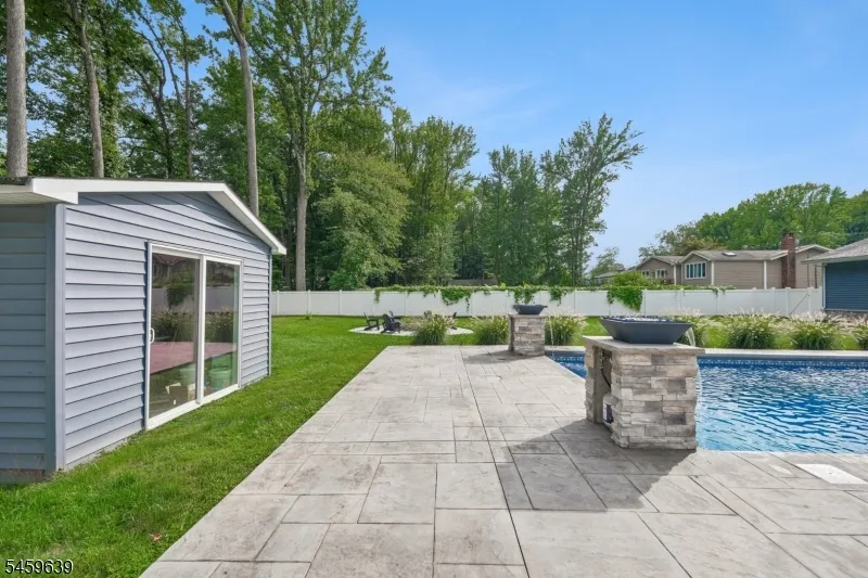 41 Carlos Dr Fairfield, NJ 07004