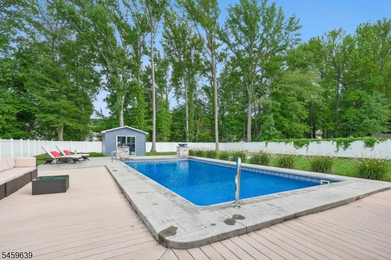41 Carlos Dr Fairfield, NJ 07004