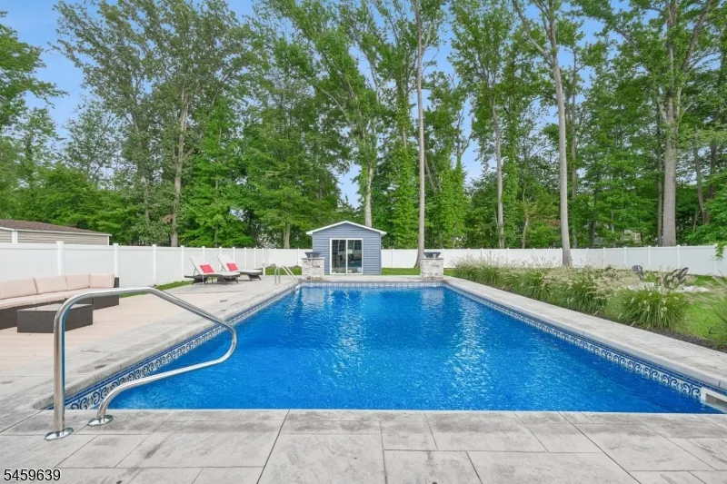 41 Carlos Dr Fairfield, NJ 07004