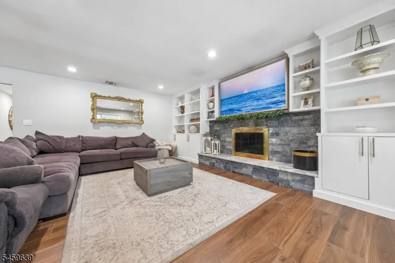 41 Carlos Dr Fairfield, NJ 07004