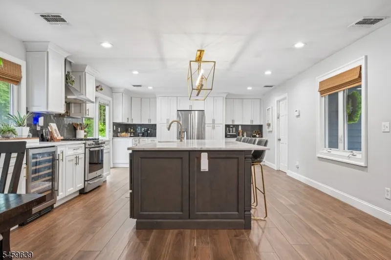 41 Carlos Dr Fairfield, NJ 07004