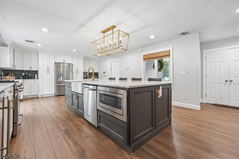 41 Carlos Dr Fairfield, NJ 07004
